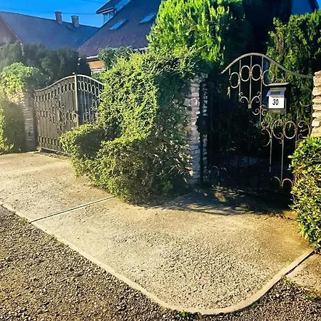 Apartment Lakepark Garden With Swimming Pool & Park Bekecs