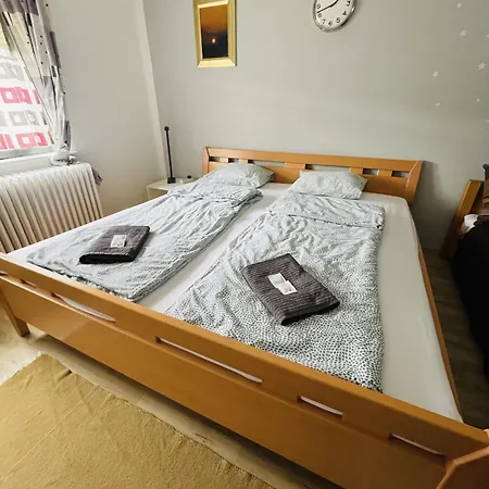 Lakepark Garden With Swimming Pool & Park Apartment