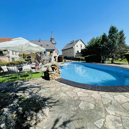 Lakepark Garden With Swimming Pool & Park Apartamento