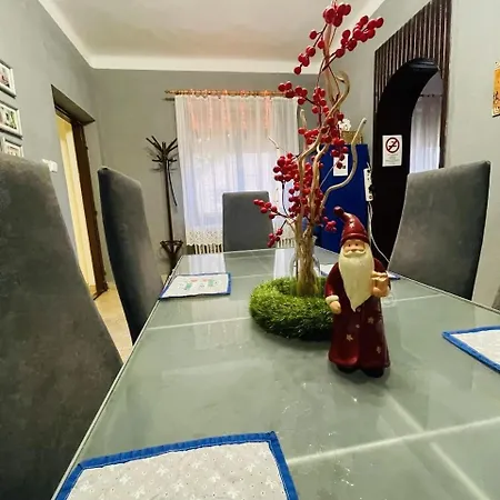 Lakepark Garden With Swimming Pool & Park דירה *