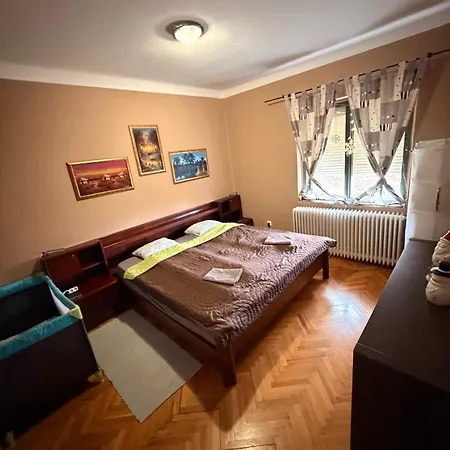 Apartamento Lakepark Garden With Swimming Pool & Park Bekecs