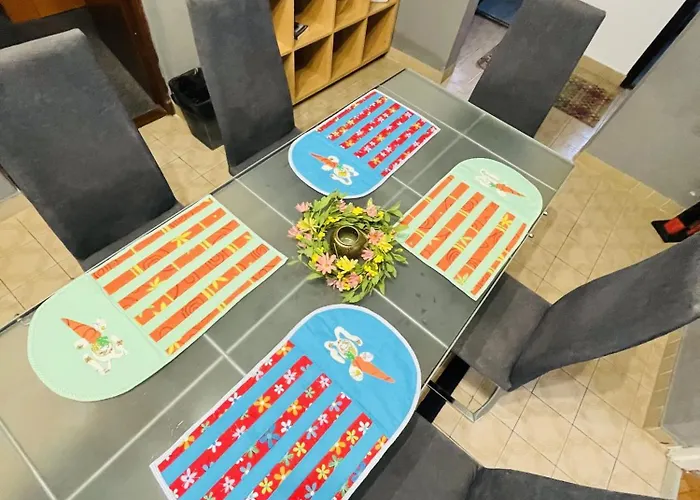 Lakepark Garden With Swimming Pool & Park Apartment