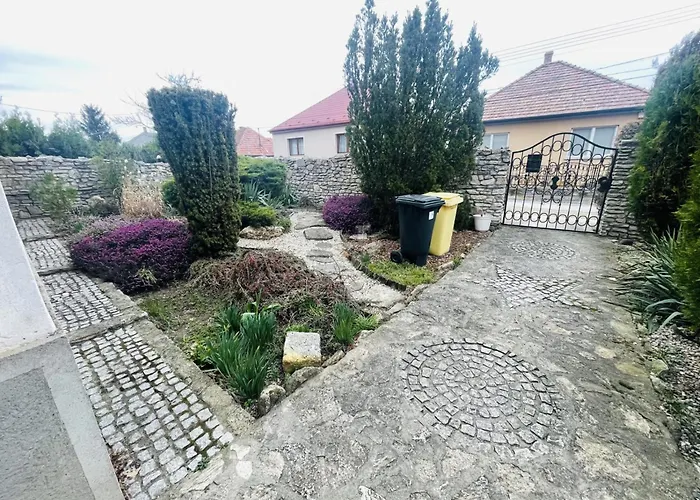 Lakepark Garden With Swimming Pool & Park Daire *