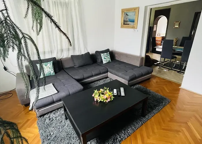 Appartement Lakepark Garden With Swimming Pool & Park Bekecs