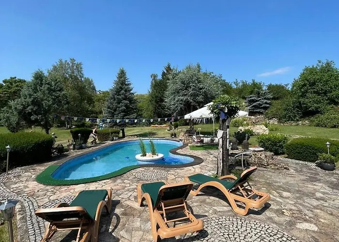 Lakepark Garden With Swimming Pool & Park Appartement