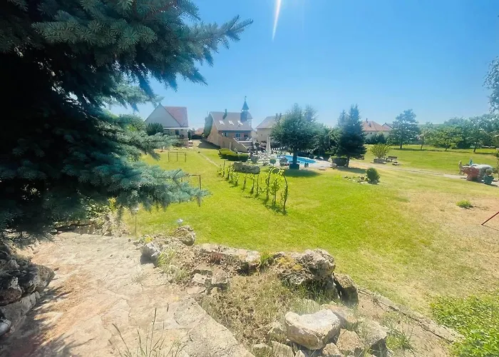 Lakepark Garden With Swimming Pool & Park Daire Bekecs